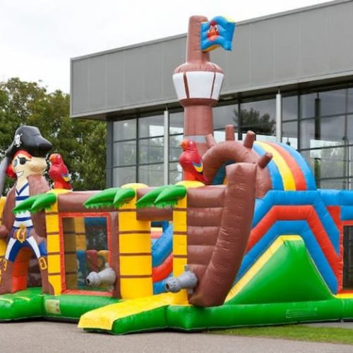 Multiplay-XXL-Piratenboot-springkussen-1
